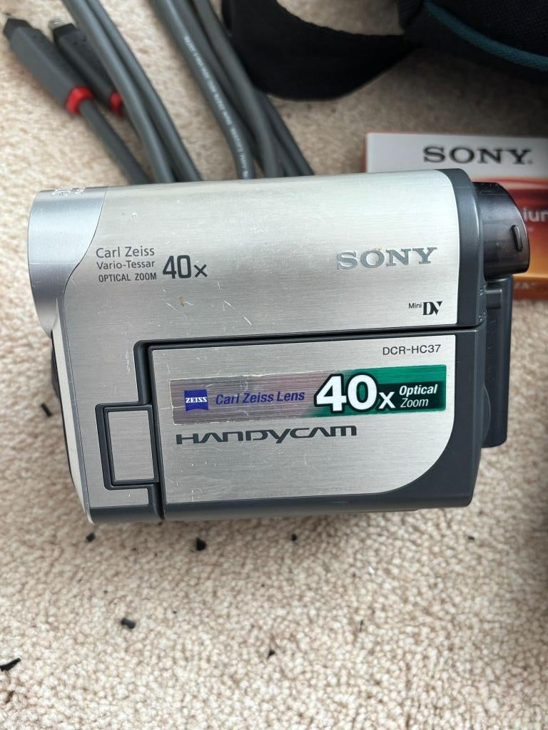 Te koop aangeboden: Sony DCR‑HC37 videocamera in nette staat, Audio, Tv en Foto, Ophalen of Verzenden, Gebruikt, Camera, Sony