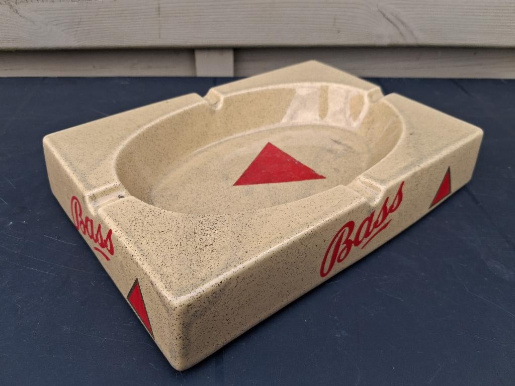 très grand cendrier en porcelaine BASS, Collections, Marques & Objets publicitaires, Enlèvement ou Envoi, Comme neuf, Ustensile