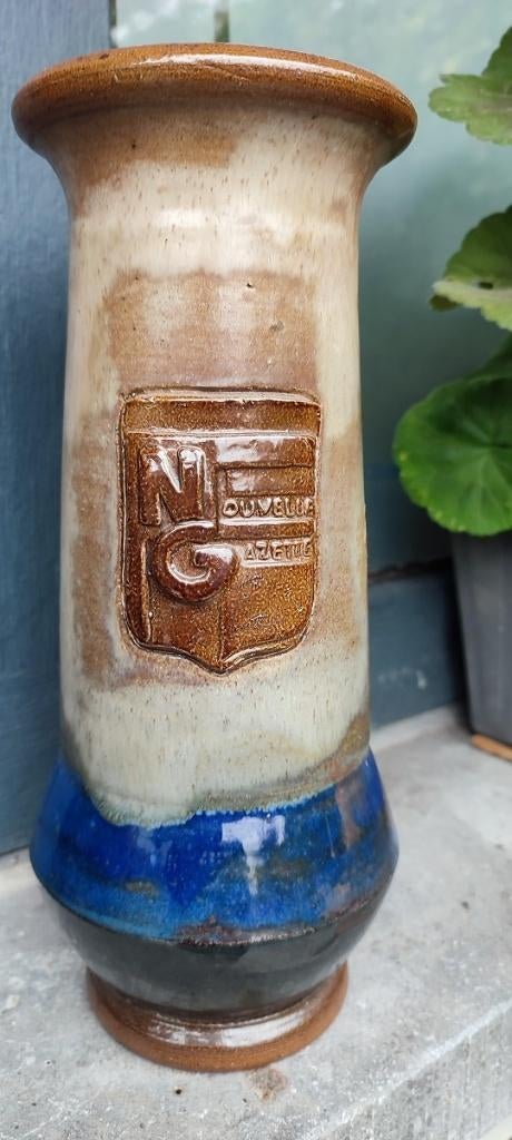 vase  Nouvelle Gazette, Enlèvement