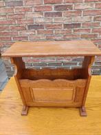 Krantenhouder in eik, Huis en Inrichting, Ophalen