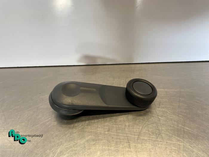 Manivelle de vitre d'un Mitsubishi Colt (Colt 04-), Autos : Pièces & Accessoires, Vitres & Accessoires, Mitsubishi, Utilisé, 3 mois de garantie