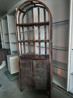 5 étagères, Enlèvement