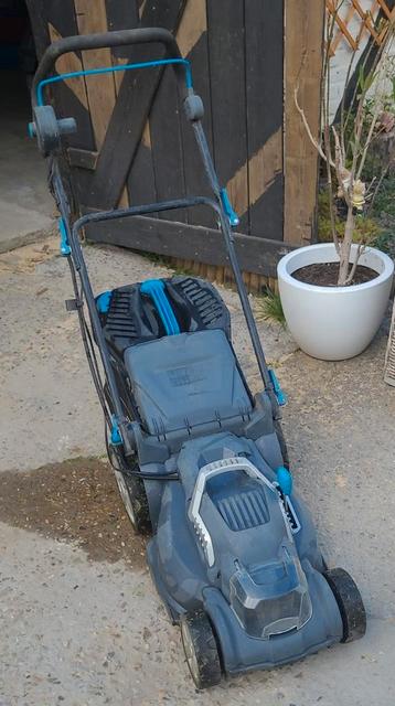 Grasmaaier 3 acc en lader beschikbaar voor biedingen