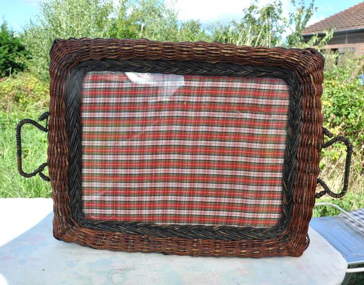 plateau de service rotin et tissu avec vitre, Huis en Inrichting, Woonaccessoires | Dienbladen, Gebruikt, Metaal, Rechthoekig