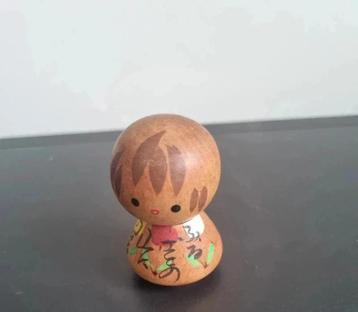 Schattige kokeshi van Hiroe Fukushima beschikbaar voor biedingen