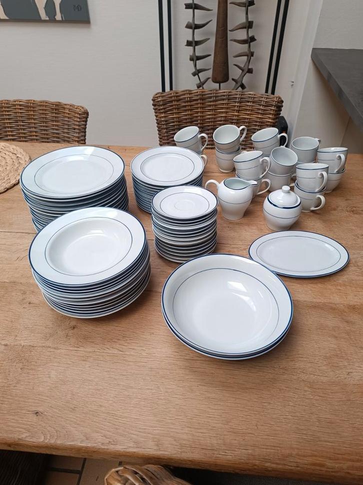 Compleet servies (12 delig plus extra's), Huis en Inrichting, Keuken | Servies, Bord(en), Ophalen