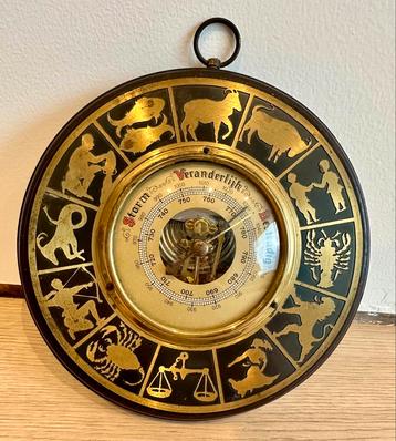 Vintage barometer met horoscoopafbeeldingen beschikbaar voor biedingen