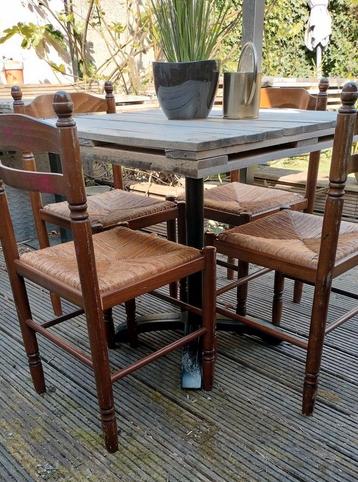 Zeer unieke horeca tafels en stoelen. beschikbaar voor biedingen