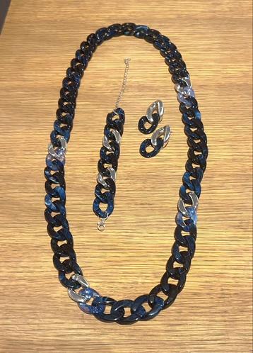 Juwelen set ketting oorbellen armband beschikbaar voor biedingen