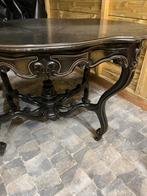 Antieke tafel met stoelen, Ophalen