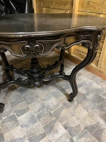 Table ancienne avec chaises, Enlèvement
