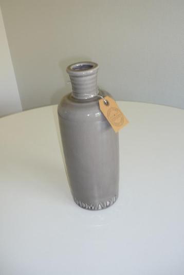 Vase décoratif fait main en gris ou taupe