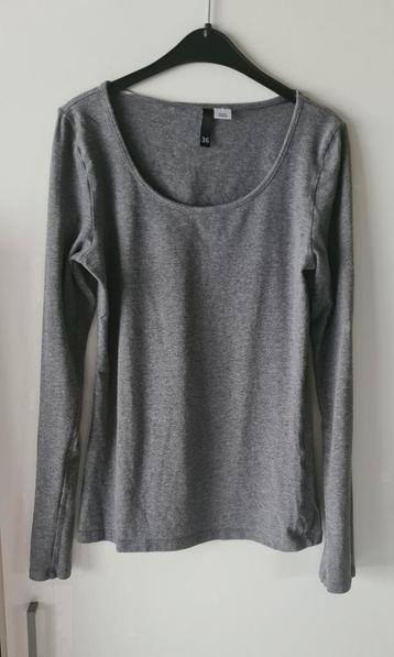 Longsleeve, maat 36 beschikbaar voor biedingen