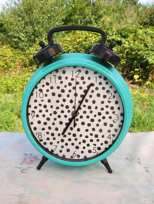 horloge modelé grand reveil sur pile, Huis en Inrichting, Woonaccessoires | Klokken, Zo goed als nieuw, Overige typen, Ophalen of Verzenden