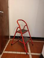 Rode trapladder met 2 treden, Doe-het-zelf en Bouw, Ladders en Trappen, Ophalen, Gebruikt, Ladder, Opvouwbaar of Inschuifbaar