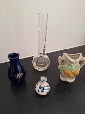 Mini vaasjes beschikbaar voor biedingen