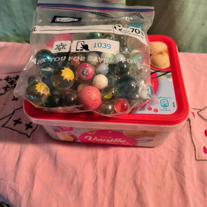 Doos en zakje tussen de 450 en 500 knikkers in, Kinderen en Baby's, Speelgoed | Buiten | Los speelgoed, Gebruikt, Ophalen