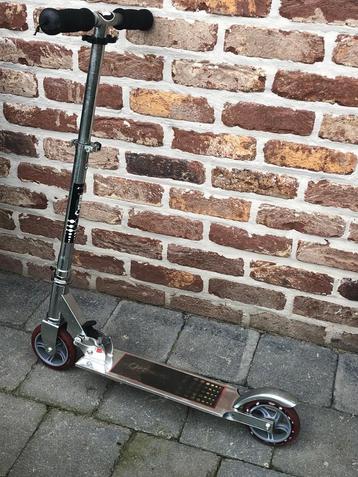 Trotinette enfant 5, 8 ans beschikbaar voor biedingen