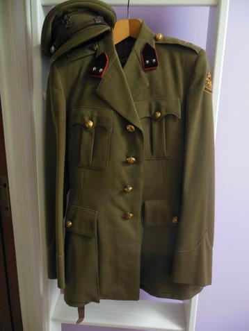 Nederlands uniform Luitenant - vest/broek/pet (beschadigd) beschikbaar voor biedingen