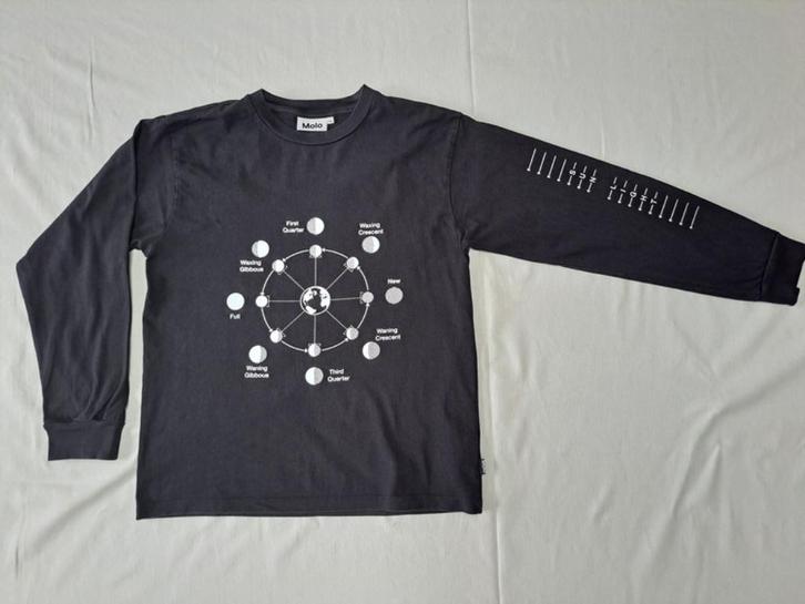 Molo zwarte longsleeve / trui maanstanden maat 164, Kinderen en Baby's, Kinderkleding | Maat 164, Gebruikt, Jongen, Shirt of Longsleeve