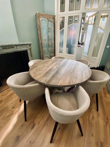 Complete landelijke eettafel  beschikbaar voor biedingen