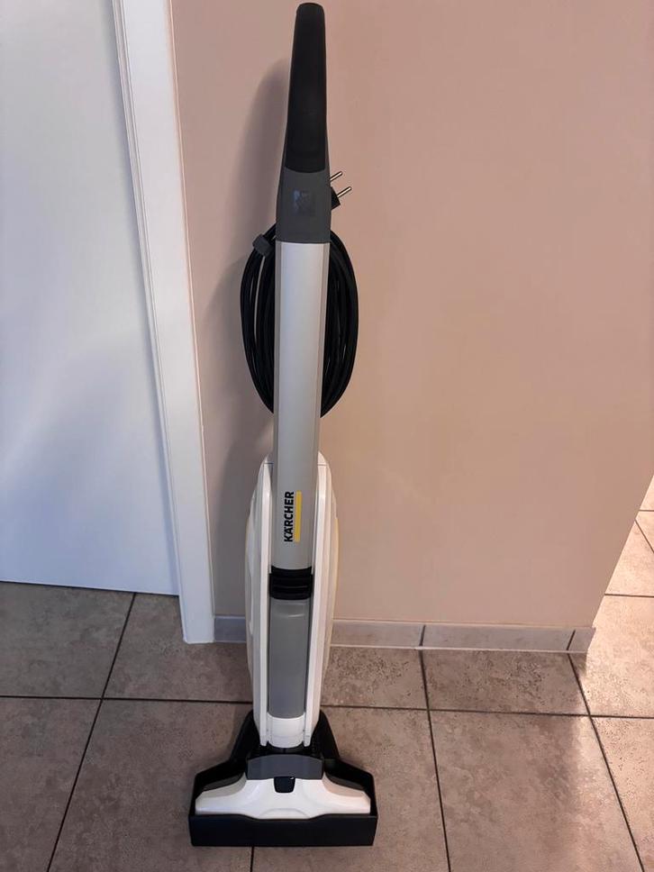 De Kärcher FC5 vloerreiniger dweilt en zuigt, Huis en Inrichting, Schoonmaakartikelen, Overige typen, Ophalen