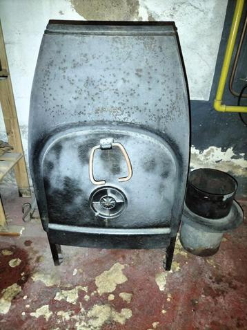 Houtkachel van gietijzer  beschikbaar voor biedingen