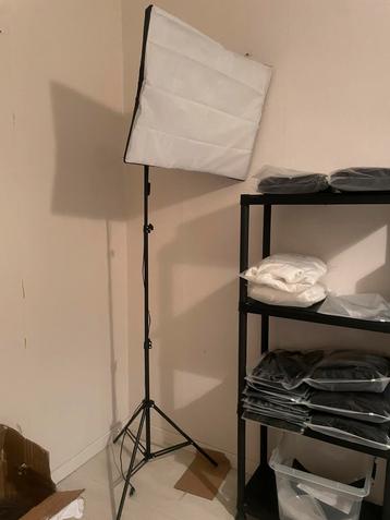 Studio lamp beschikbaar voor biedingen