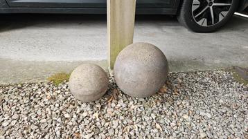 Betonnen bollen beschikbaar voor biedingen