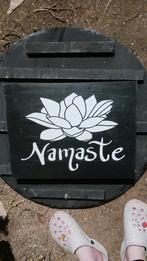 plaque murale namaste en bois d' albesia 40x30 cm, Tuin en Terras, Brievenbussen, Ophalen of Verzenden, Nieuw, Hout, Wandbrievenbus