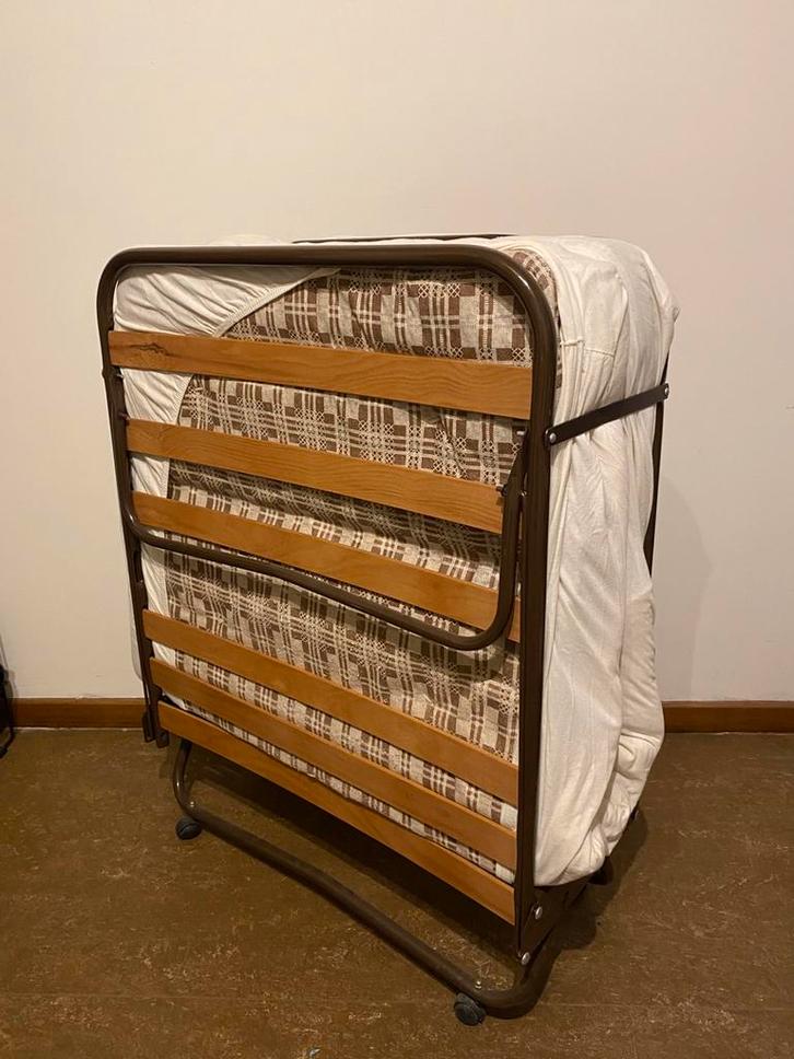 Opvouwbaar logeerbed 190x80, Huis en Inrichting, Slaapkamer | Bedden, Zo goed als nieuw, Ophalen