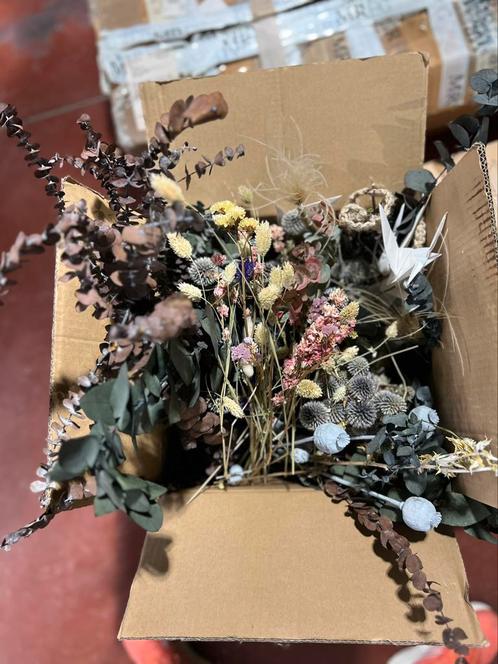 Lot van 3 dozen decoratie materiaal (gedroogde bloemen etc), Huis en Inrichting, Woonaccessoires | Droogbloemen, Zo goed als nieuw