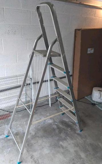  grote vouwladder, trapladder met 6 treden beschikbaar  beschikbaar voor biedingen