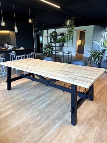 Eettafel / werktafel – licht hout- zwarte poten (235x100cm) beschikbaar voor biedingen