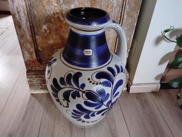 Duitse keramieken vaas beschikbaar voor biedingen