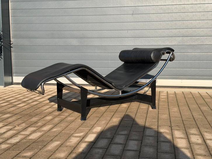 Originele Cassina Lc4 Chais longue, in chroom en zwart leder, Huis en Inrichting, Zetels | Zetels en Chaises Longues, Ophalen of Verzenden