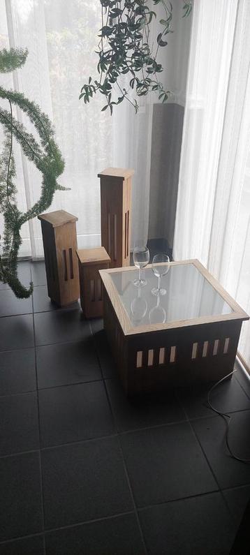 Decoratieve lampen met salontafeltje beschikbaar voor biedingen