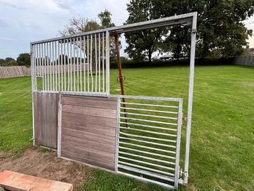Stal deur paard, Accessoires