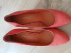 Rode pumps met veelkleurige hak, Kleding | Dames, Ophalen of Verzenden, Gedragen