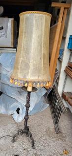 Vintage vloerlamp met varkensblaas op smeedijzeren standaard, Antiek en Kunst, Antiek | Verlichting, Ophalen