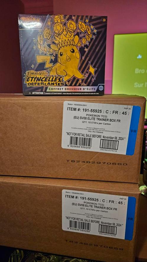 Case ETB ev08, Hobby en Vrije tijd, Verzamelkaartspellen | Pokémon, Nieuw, Boosterbox, Ophalen of Verzenden