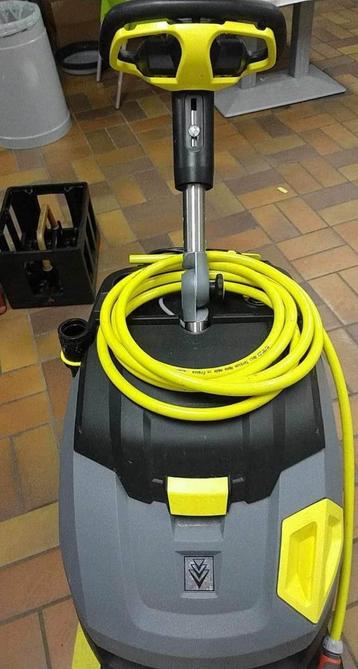 Schrobzuigmachine Karcher, Enlèvement, Comme neuf, Machine de nettoyage à brosse