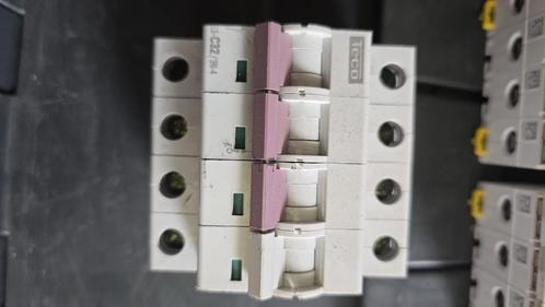Disjoncteur et différentiel, Doe-het-zelf en Bouw, Elektriciteit en Kabels, Nieuw, Overige typen, Ophalen