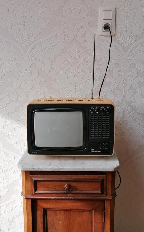 Retro vintage TV Super Elektronica C433 gemaakt in USSR, Antiek en Kunst, Antiek | Tv's en Audio, Ophalen of Verzenden