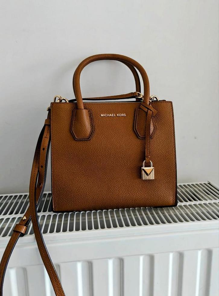 Michael Kors handtas-amper gebruikt, Handtassen en Accessoires, Tassen | Damestassen, Zo goed als nieuw, Handtas, Ophalen of Verzenden