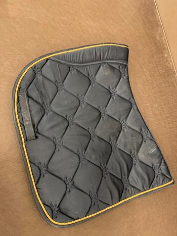 zadeldoek paard beschikbaar voor biedingen
