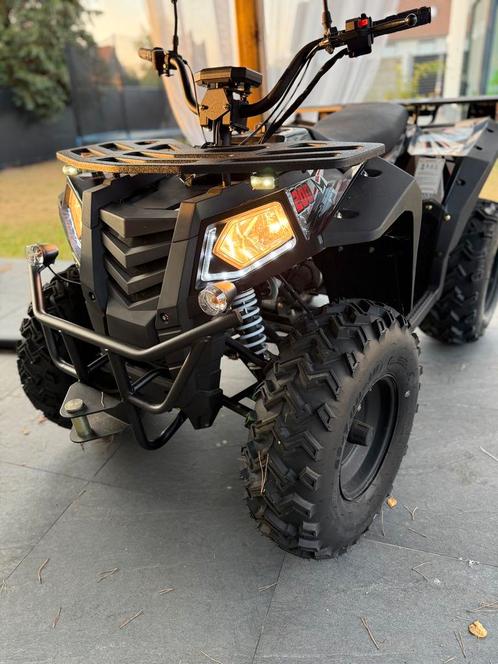 Commander 200, Motoren, Quads en Trikes, 11 kW of minder, 3 cilinders, Ophalen
