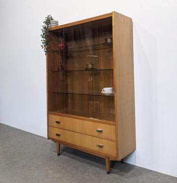 Vitrine, vintage dressoir  beschikbaar voor biedingen
