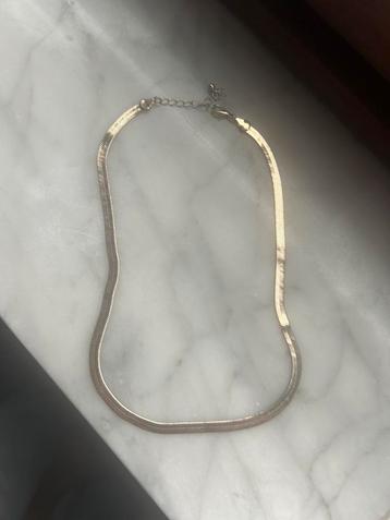 Gouden ketting beschikbaar voor biedingen