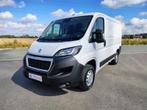 Peugeot Boxer 2.2 BlueHDi 140cv L1H1 NAVI / CAMERA / CRUISE, Auto's, Stof, Gebruikt, 4 cilinders, Wit